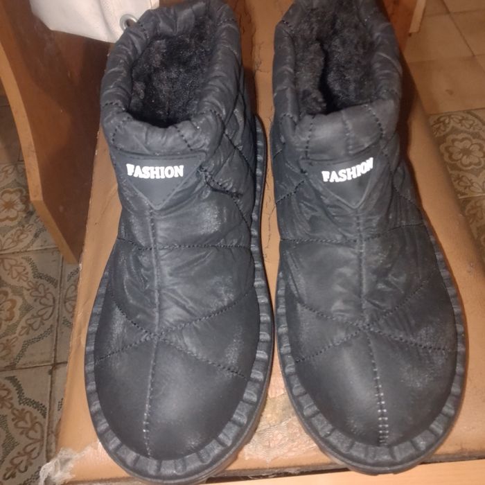 Продам жіночі дутики