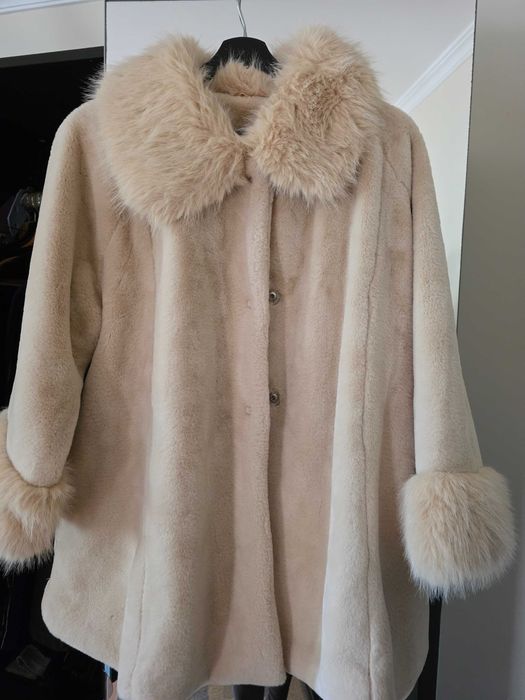 Casaco de pelo beje
