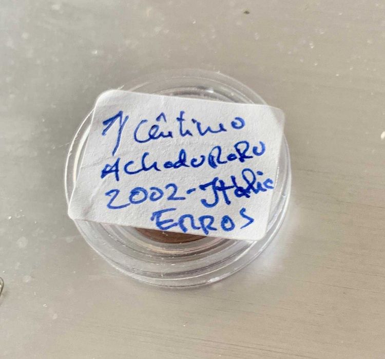 Moeda de 1 cêntimo achado rar0 de 2002, com erros de cunhagem.