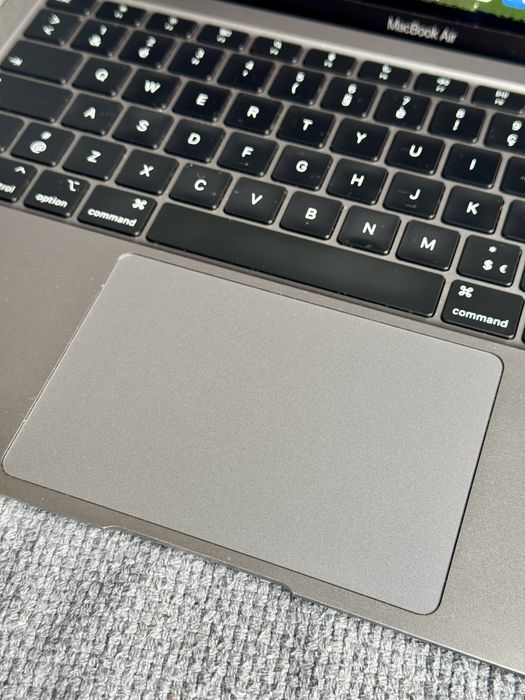 Macbook Air M1 (excelente)