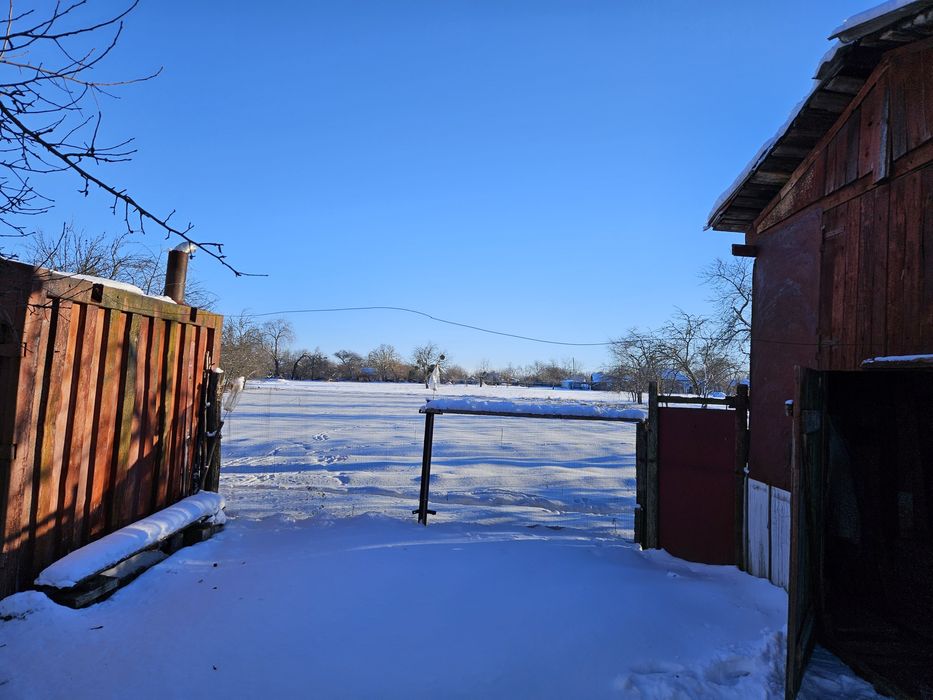 Будинок з двома ділянками