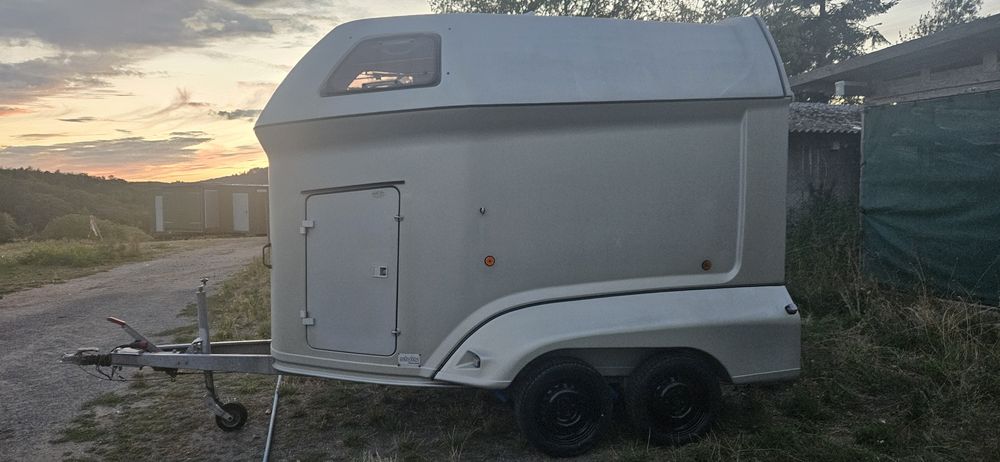 Przyczepa konna na 2 konie 2000kg zarejestrowana