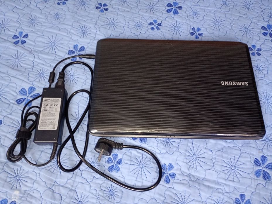 Samsung R523 W11/SSD256G/8Gb/4 ядра