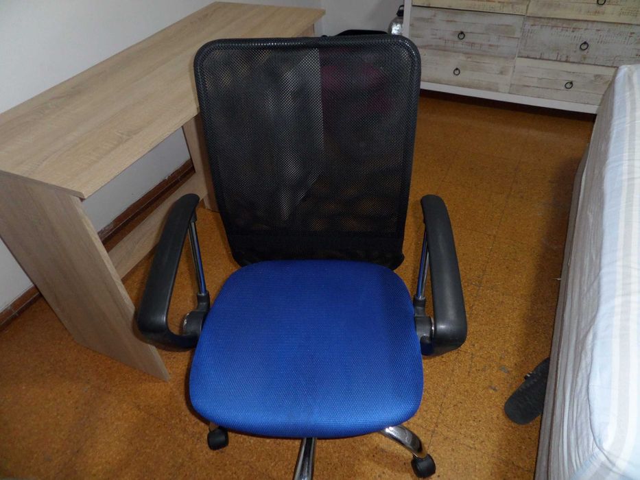 Conjunto Escritório Conforama: Secretária  + Cadeira de Secretária