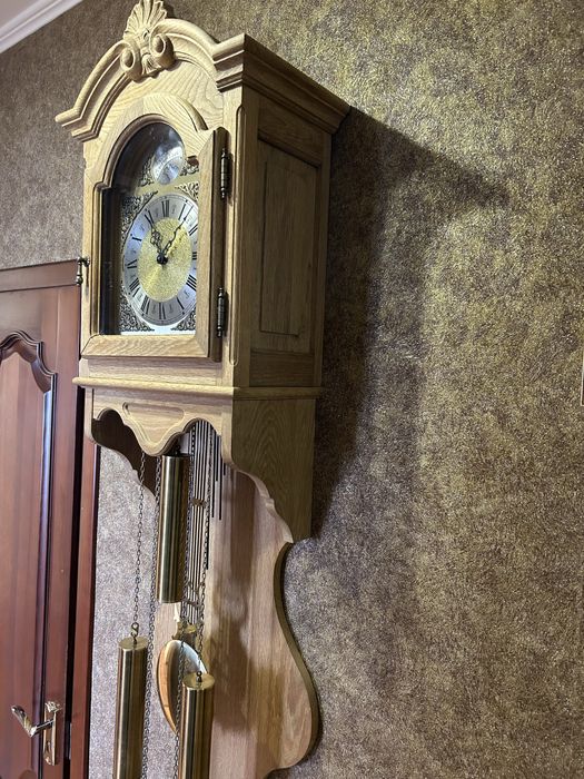 Продам механические настенные часы с четвертным боем. Германия