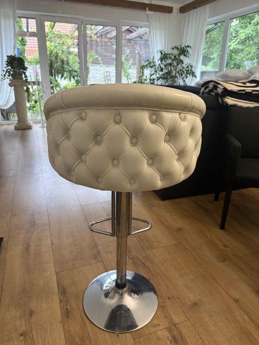 Fotel- krzesło obrotowe. Skóra. Styl Chesterfield.