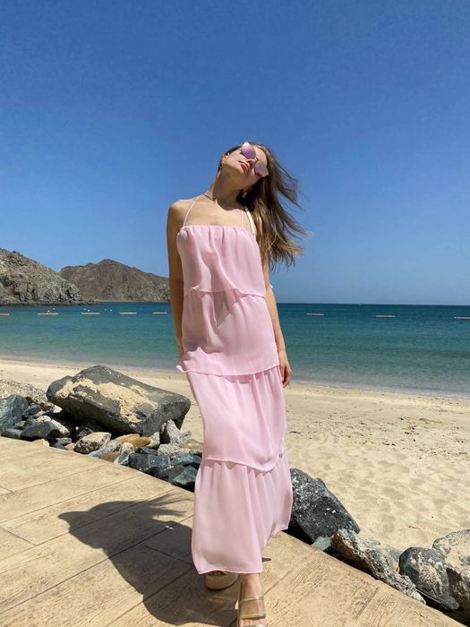 Нежное розовое платье Stradivarius