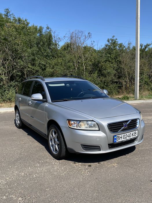 Volvo v50 2010 года