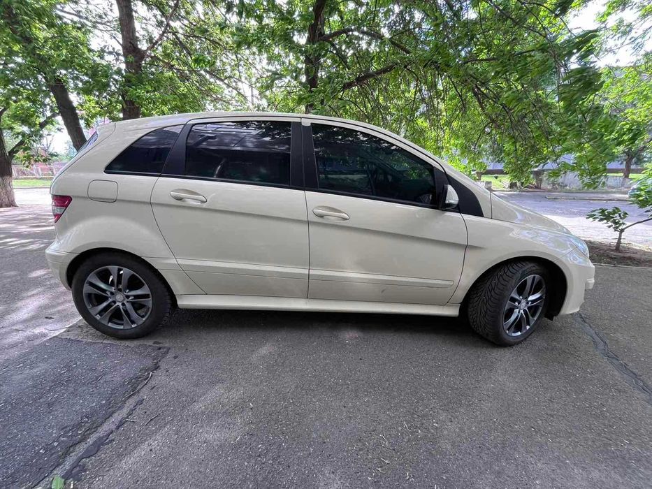 Продам Mercedes-Benz B-Class 2.0 дизель на АКПП