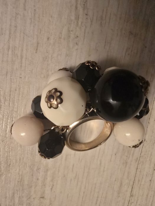 Pierścionek kulki duży stan idealny