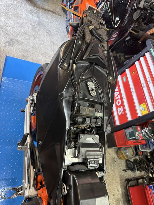 Ktm 690 smc 2015 zbiornik paliwa z pompa i czujnikiem