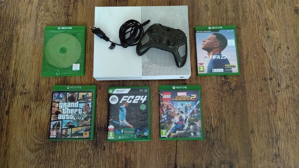 Xbox One S + pad + 5 gier