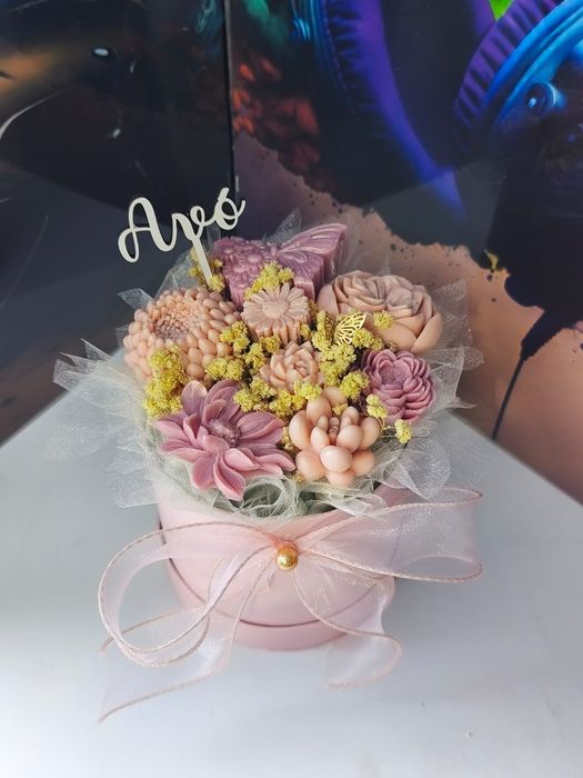 Arranjos de flores de cera