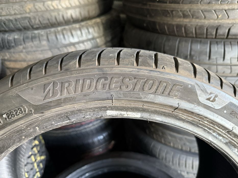 2xBridgestone 235 40r19.,2023 6.5mm