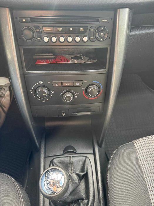 Peugeot 207 Preto