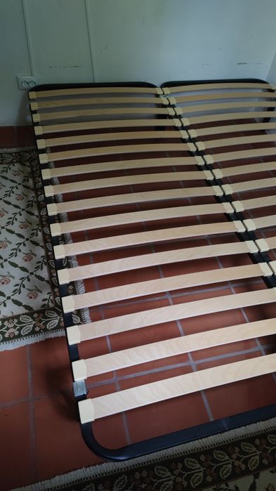 Estrado de ripas em madeira com pernas 1,60*2mt