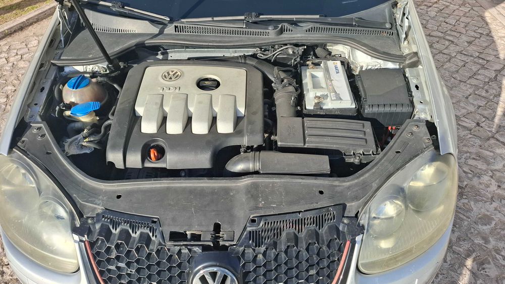VW Golf V 2.0 TDI (140cv) – 2003 – Para Desocupar / Bom Projeto