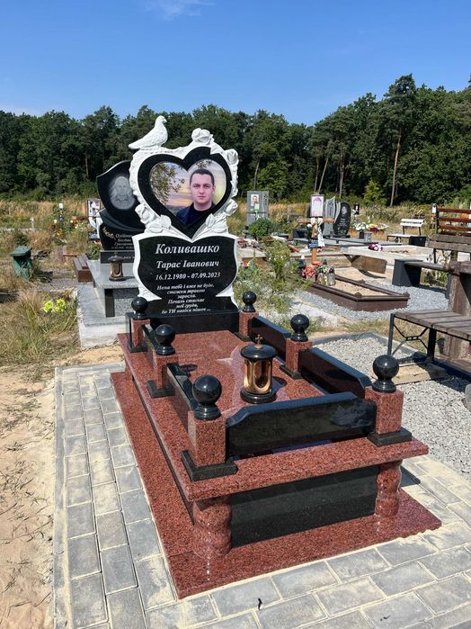 Виготовлення пам’ятників із якісного граніту зі знижкою до ВЕЛИКОДНЯ !