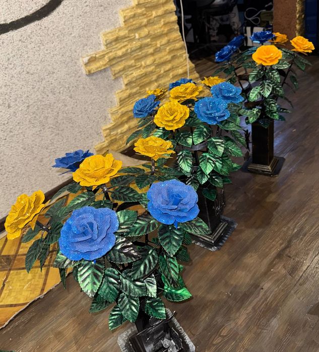 Ковані квіти
Для пам’яті близьких.Ручна робота, 
Достав