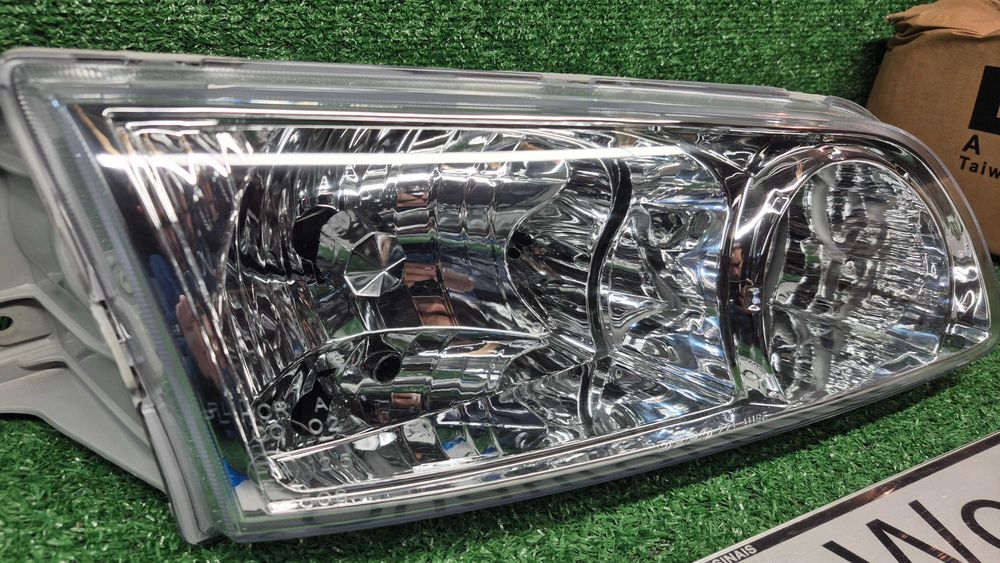 HYUNDAI H-1 (A1) 06.97-04.08- ÓTICA/FAROL FRENTE DIREITA NOVO DEPO EMB