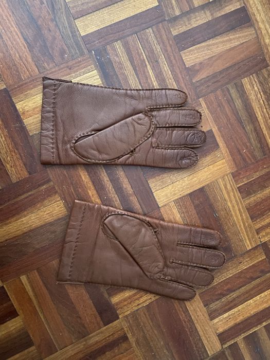 Luvas clássicas castanhas de pele