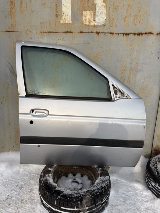 Дверь передняя правая Ford Escort Mk7