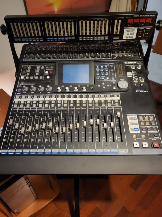 Mesa de estúdio mackie e tascam