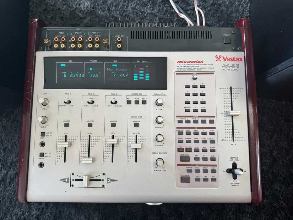 Aktywny system audio VESTAX AA-88 CD, Minidisc wzmacniacz mixer złoty