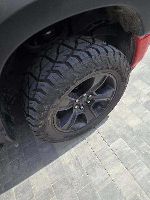 Alufelgi  z oponami ram 1500 20 cali 33x12.50 r20