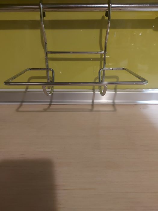 Uchwyt na ręcznik papierowy na Reling