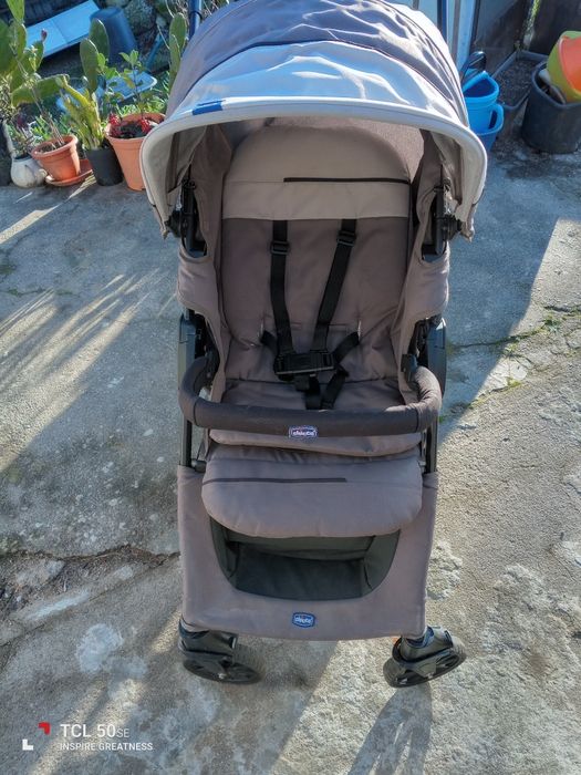 Carrinho de bebê da Chicco em bom estado com pouco uso.