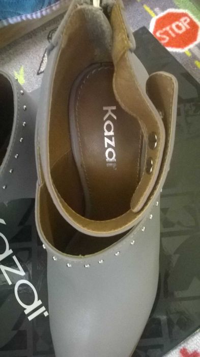 damskie wiosenne / jesienne buty kazar w szarym kolorze