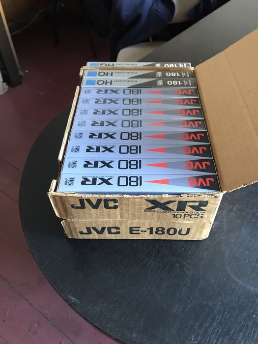 Видеокассеты новые.