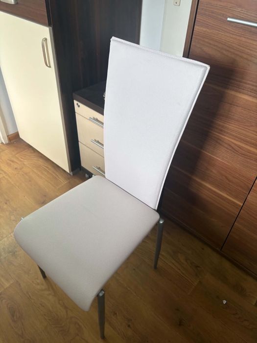 Stol 4 krzesla stan bardzo dobry