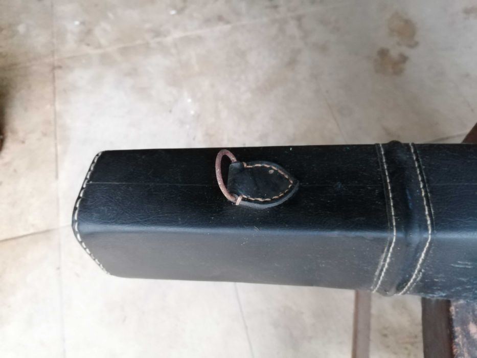 mala de caça antiga em pele , para espingarda , ver bem as fotos