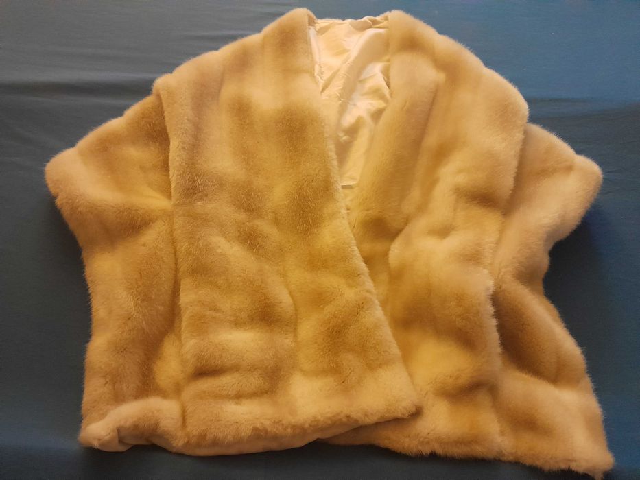 Estola  bege clarinho