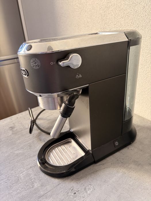Ekspres do kawy kolbowy ciśnieniowy DeLonghi Dedica Style