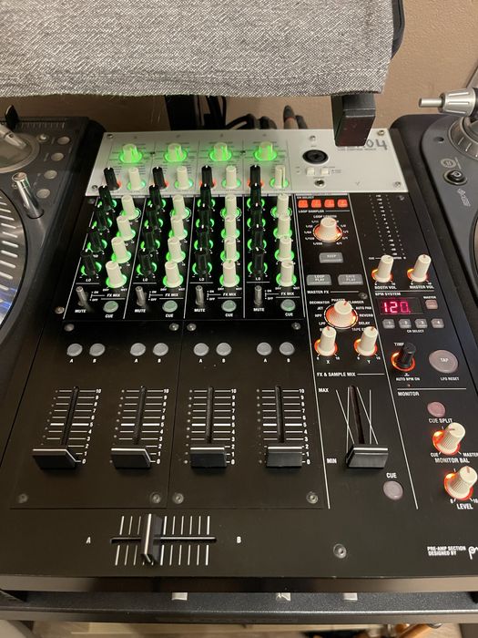 Mikser DJ Korg Zero4 - kontroler, DVS, Traktor