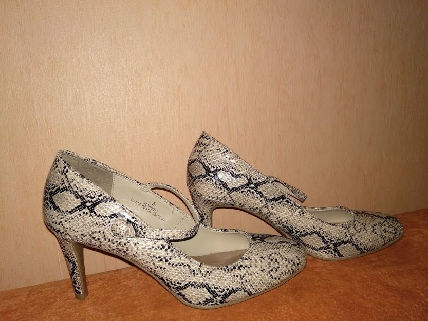Классические туфли змеиный принт marks & spencer