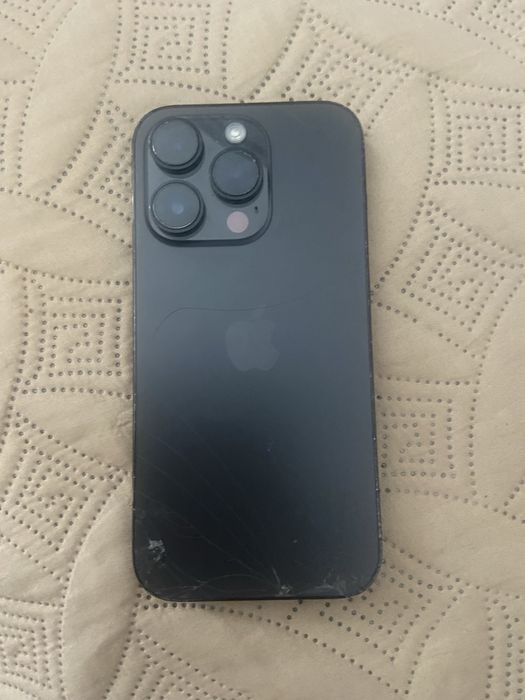 Iphone 14 pro ligeiramente rachado atras