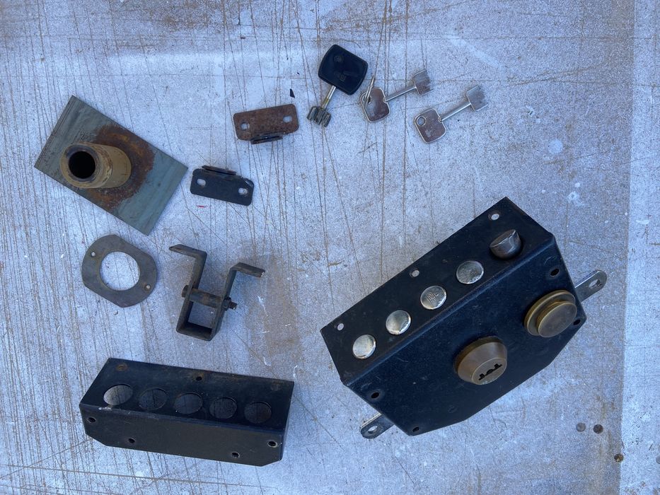 Fechadura de seguranca com 3 chaves