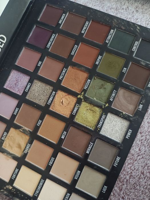 Palety cieni  bperfect komplet