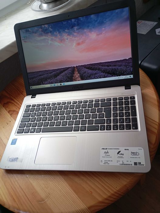 sprzedam asus intel core i3-5005ucpu 2,00ghz.2,00ghz ,4watki