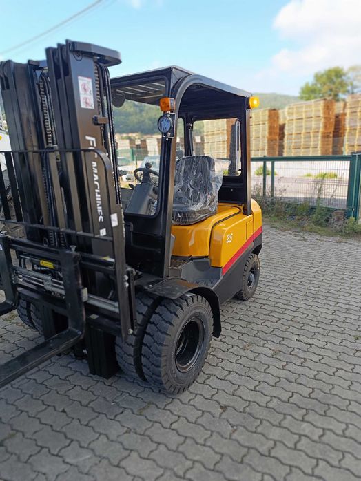 Empilhador 2.5 ton Mitsubishi triplex 4.50 meia cabine