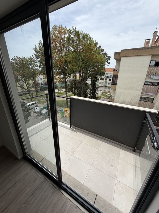 QUARTO DISPONIVEL em agualva cacem