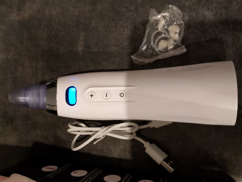 Urządzenie do czyszczenia twarzy , zaskórników,końcówki