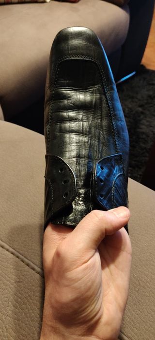 Sapatos clássicos de pele