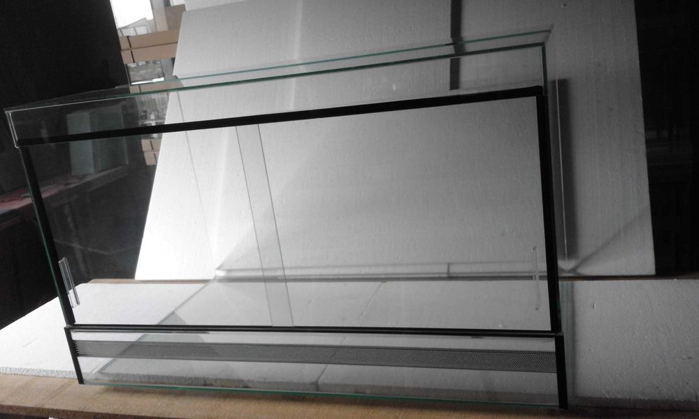 Terrarium 120x60x60H .Idealne dla agamy brodatej lub pytona.Producent.