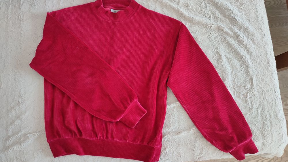 Велюрова кофта малинового кольору