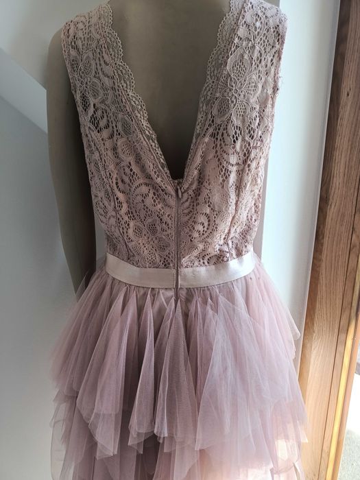 Sukienka koronkowa Lily McBee – rozmiar L